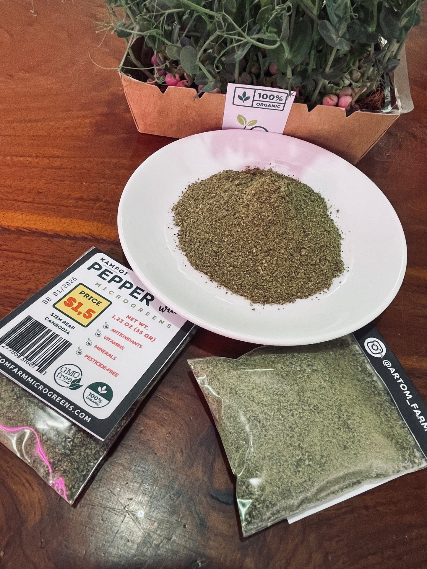 Black Kampot Pepper with Dried Mix Microgreens (Sunflower, Radish, Spinach) 35g