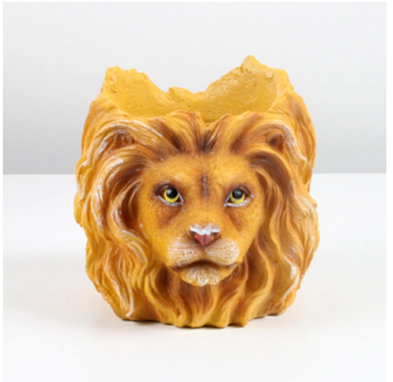 Fleshy animals as home décor for plants and pots